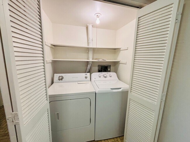 Foto del edificio - 3 Bedroom 2.5 Bath Townhouse