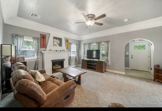 Foto del edificio - Charming 3/1.5 bath completely updated