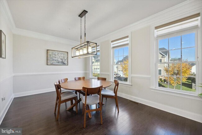 Foto del edificio - 831 Stonecliffe Rd