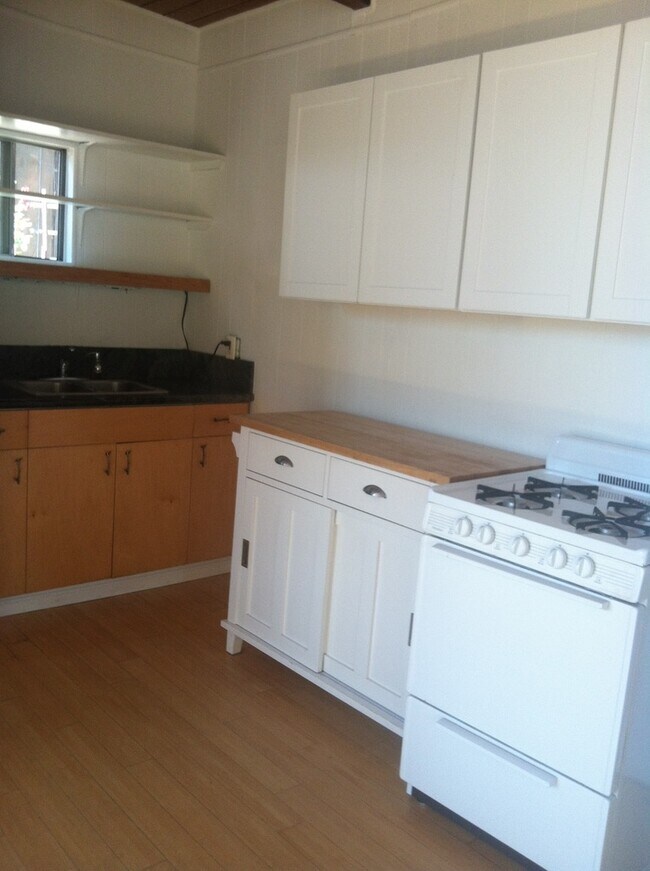 kitchen - 20042 Valley View Dr