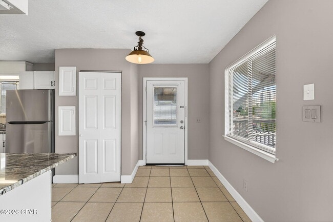 Building Photo - 6714 Beach Dr