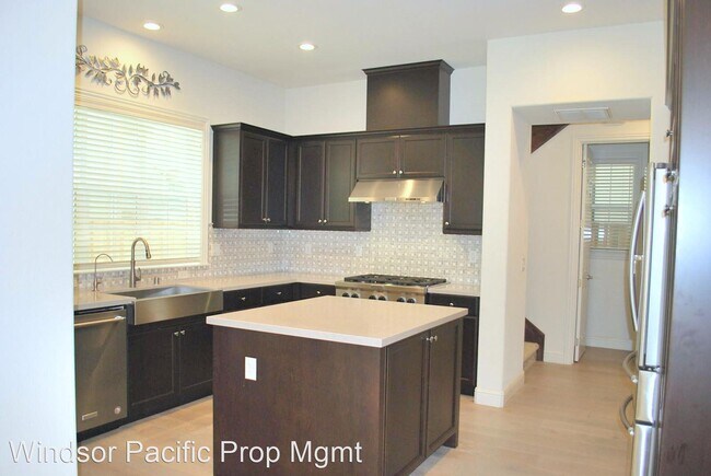 Building Photo - 4 br, 3.5 bath House - 5150 Rowan Drive