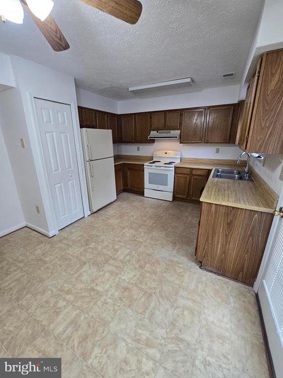 Building Photo - 6047 Sirenia Pl
