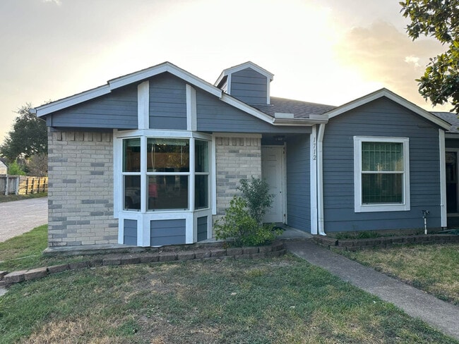 Building Photo - 1712 Harrison Ct