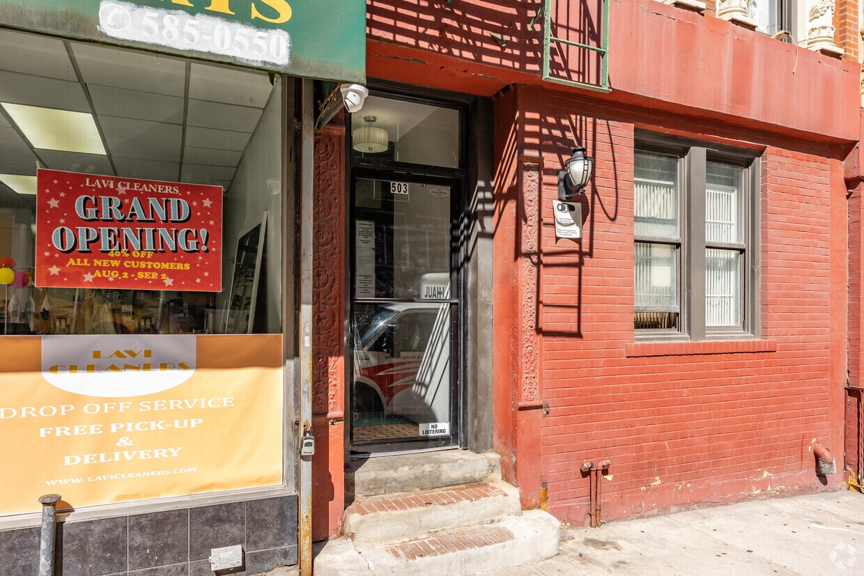 Entrada - 503-505 E 73rd St