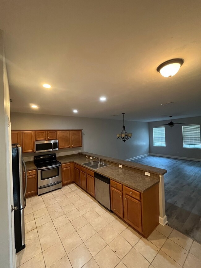 Building Photo - 5600 Hampton Hill Cir