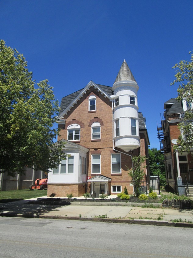 Building Photo - 2317 Linden Ave