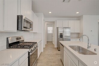Building Photo - 9922 Angel Valley Dr