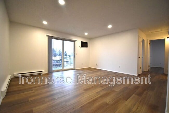 Building Photo - 811 W Villard St