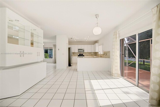 Foto del edificio - 10850 Fox Glen Dr