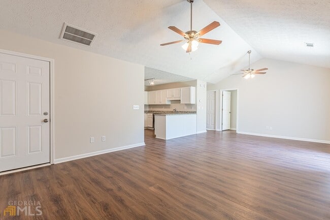 Building Photo - 335 Autumn Lake Dr