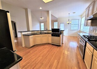 Building Photo - 1719 Abellfield Ln