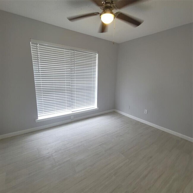 Foto del edificio - 19319 Cypress Cliff Dr