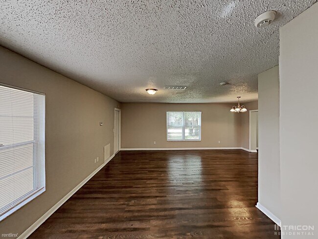 Building Photo - 14002 Capitol Dr