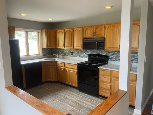 Kitchen - 216 Bellerose Ave