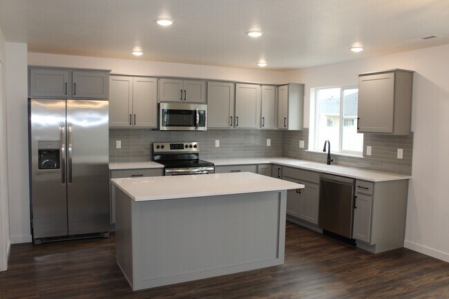 Building Photo - 4924 W Lesina St