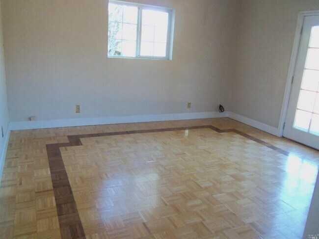 Building Photo - 2315 W Dry Creek Rd