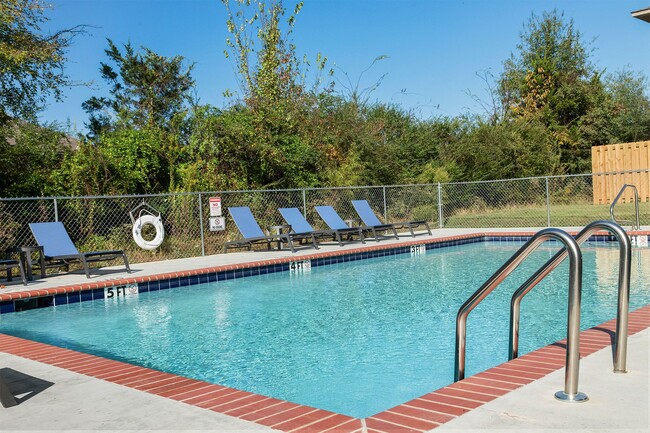 Building Photo - German Oaks Townhomes