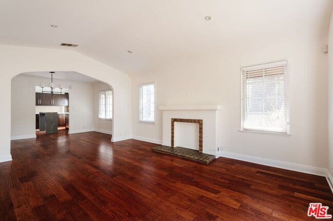 Building Photo - 8561 Rugby Dr