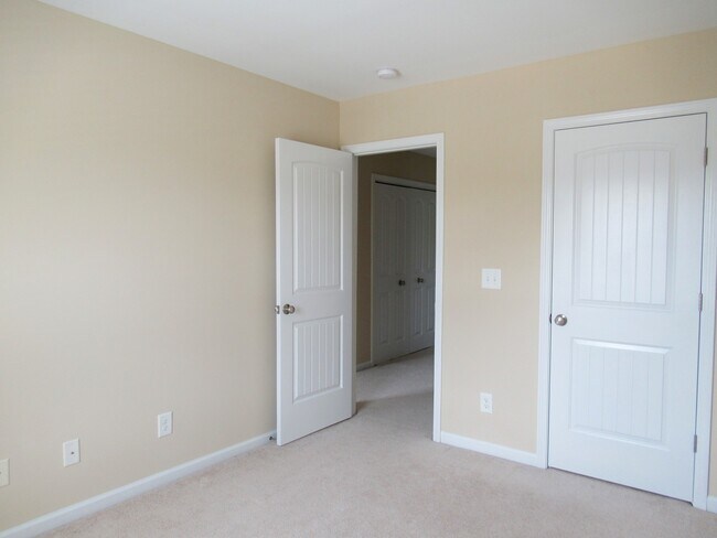 Foto del edificio - Three Bedroom Townhome in Richlands Close to Everything!!