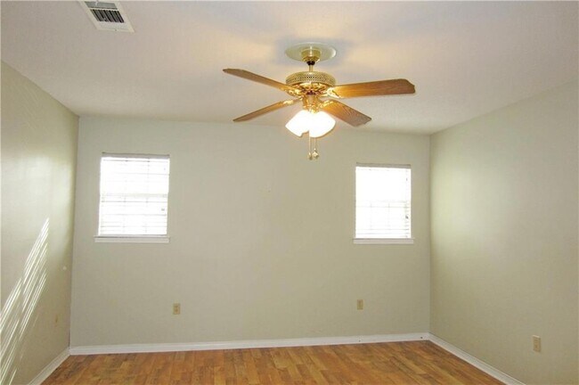 Foto del edificio - 35240 Bayou Liberty Rd