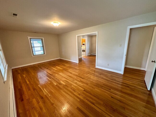 Building Photo - 3-Bedroom in the Avenues with Full Basement!