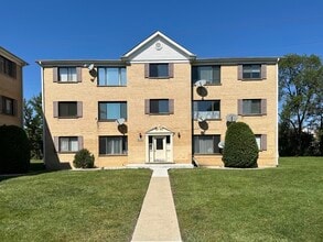 Building Photo - 9320 Hamilton Ct