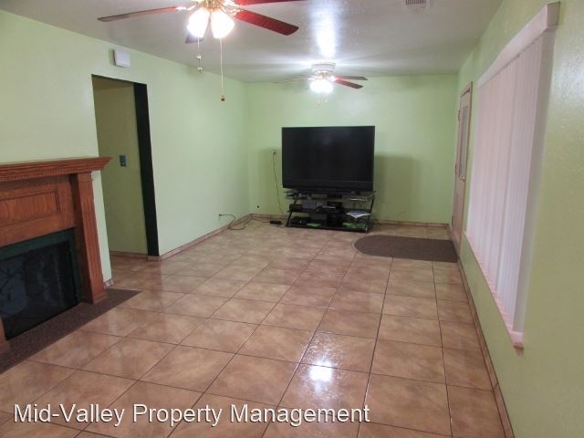 Foto del edificio - 4 br, 2.5 bath House - 413 N Orange Avenue