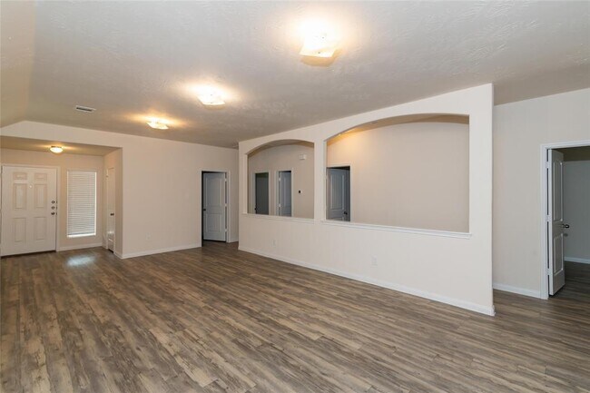 Building Photo - 10303 Van Hut Ln