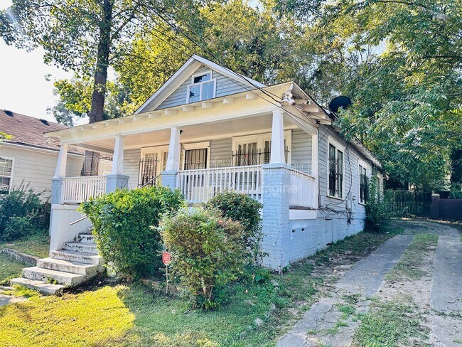Foto del edificio - 896 Spencer St NW