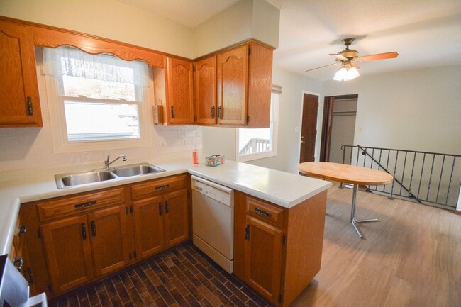 Foto del edificio - 3-Bedroom Home for Rent Near Broadway North