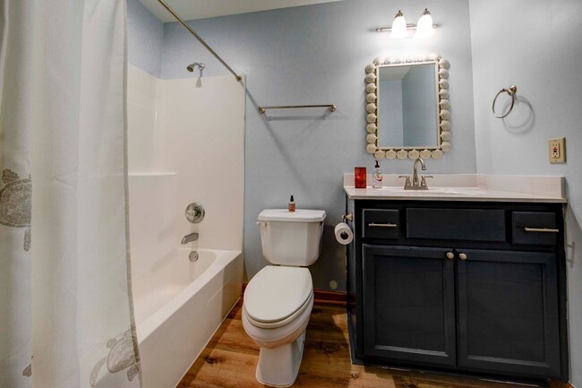 Building Photo - 1007 Cypress Ave