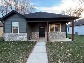 Building Photo - 611 Yuma St