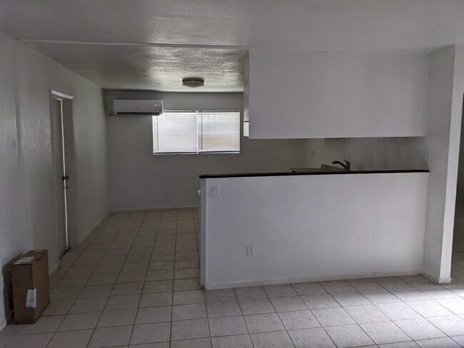 Foto del edificio - 16506 Lilac Rd