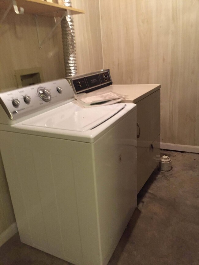Laundry - 644 Lex Dr