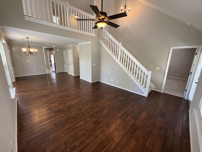Foto del edificio - 3 bed, 2.5 bath Townhouse with 2 car garag...