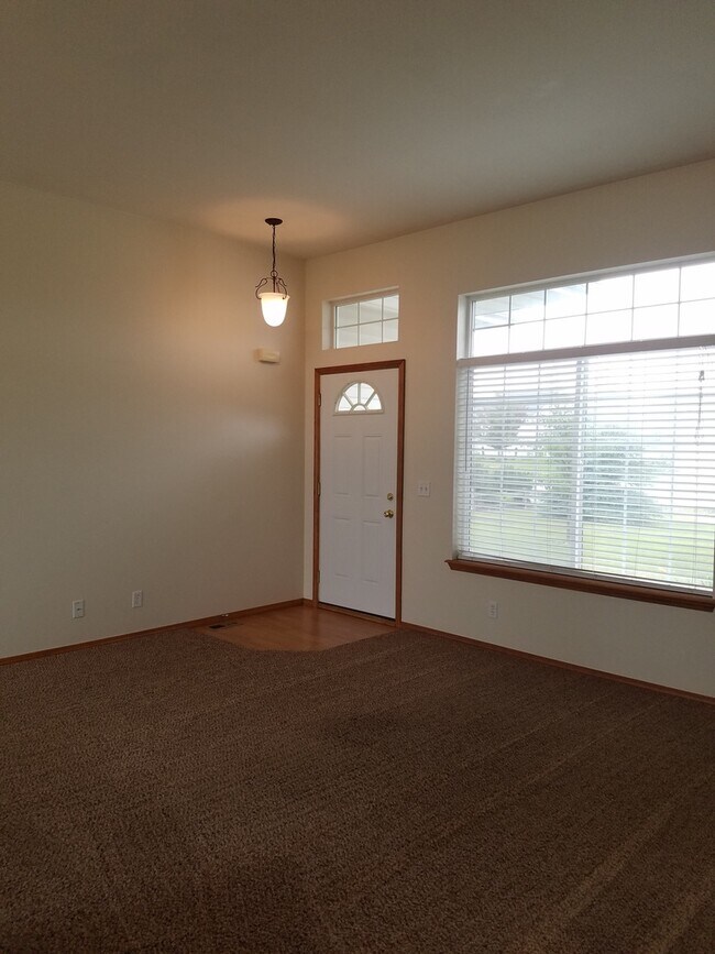 Building Photo - Lovely 3 bdrm 2 Ba Sunshine Meadows home f...