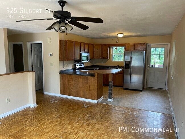 Building Photo - 5 Bed / 3 Bath Single Family (Available 10...