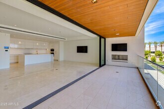 Building Photo - 6587 N Palmeraie Blvd