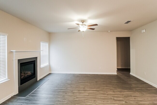 Foto del edificio - 859 Sara Mdw Rd