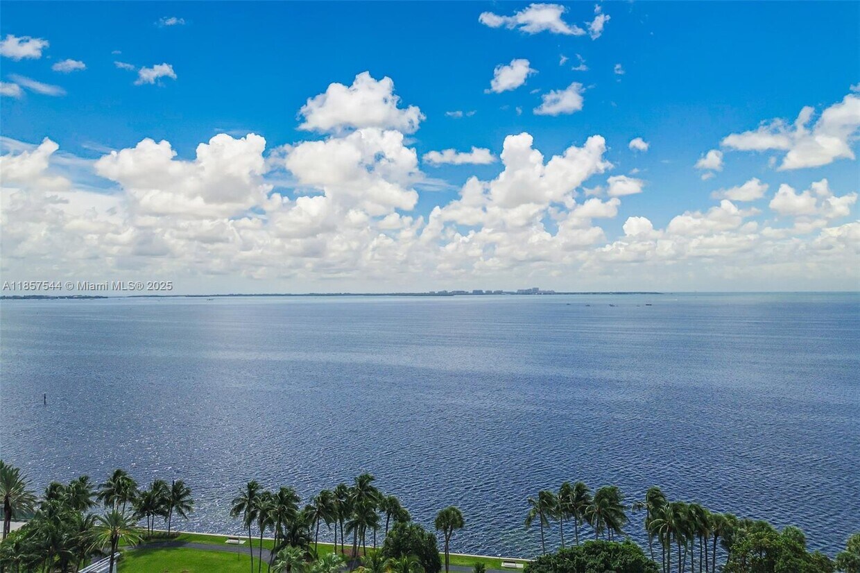 Foto principal - 2 Grove Isle Dr