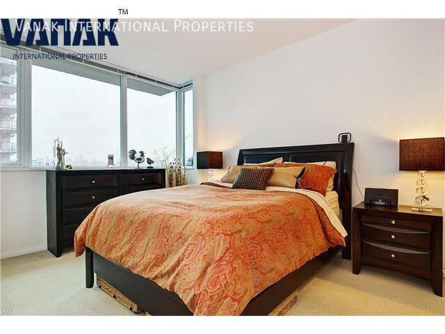 Building Photo - Bright 1 Bed, 1 Bath at The Pier Premium L...