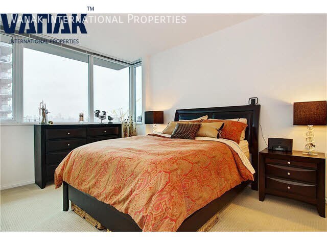 Photo du bâtiment - Bright 1 Bed, 1 Bath at The Pier Premium L...