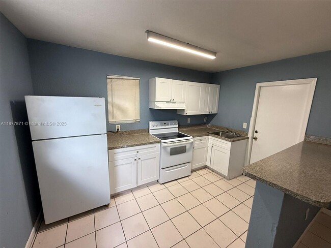 Foto del edificio - 817 NW 10th St