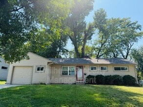 Building Photo - 208 SW McClendon Dr