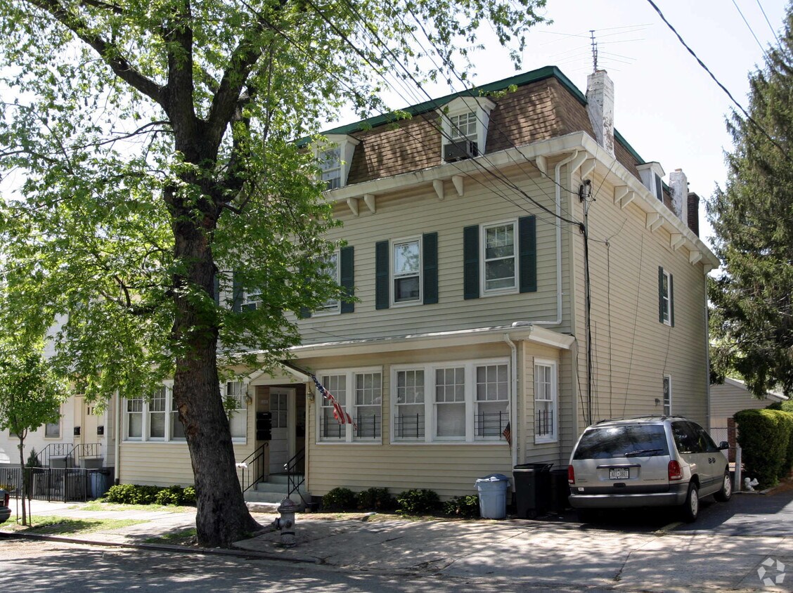 1524 124th St, College Point, NY 11356 Apartments in College Point