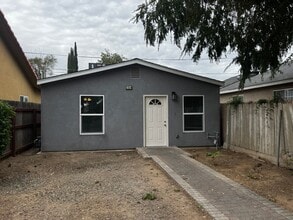 Building Photo - 364 W Minarets Ave