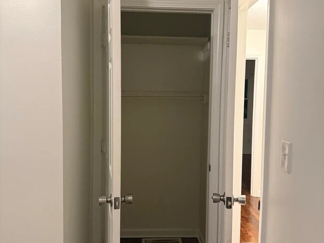 Foto del edificio - 331 Betsy Ave SW