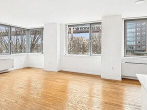 Building Photo - 425 E Main St