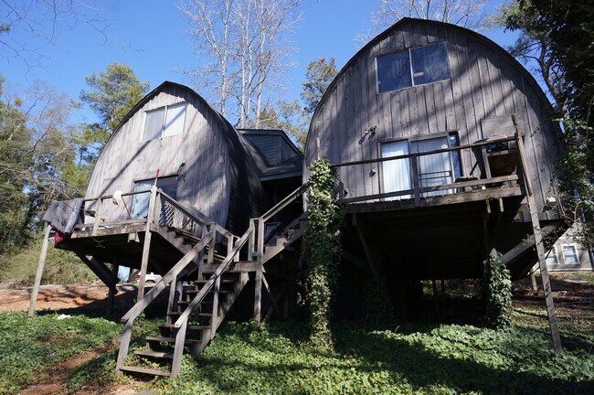 Foto del edificio - Unique & Affordable 2 Bedroom on Eastside ...